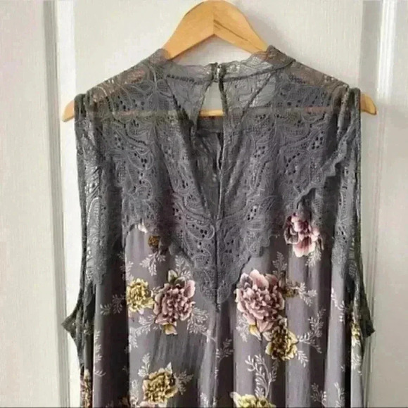 Torrid Blouse Tank Top Sleeveless Lace  Trimmed Tunic Grey Floral Size 4X - Picture 7 of 16
